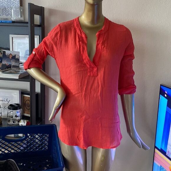 Melon red crinkle gauzy tunic top. Crew neck, pullover. Sleeve can button up 3/4 - Picture 2 of 12